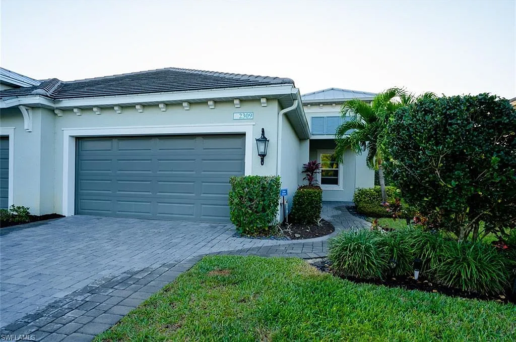 2 bed, 2.0 bath, 1634 sqft, $2,995 — Photo 2