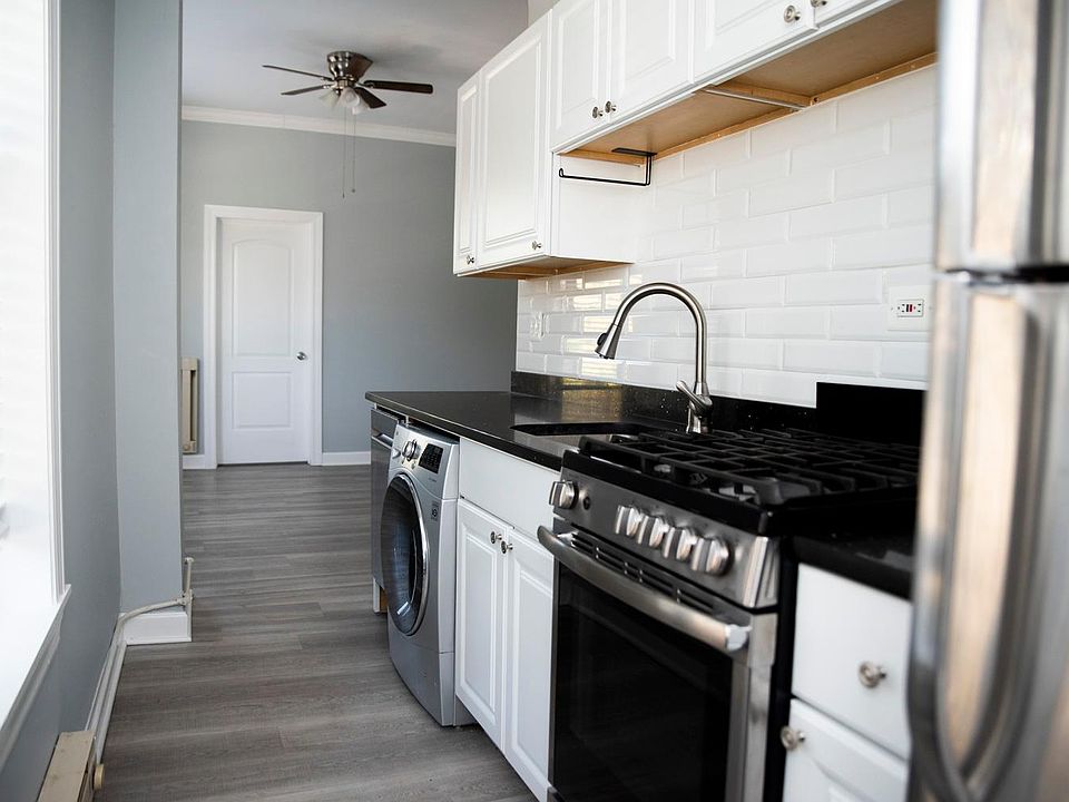 1st image of 915 W Waveland Ave #20A