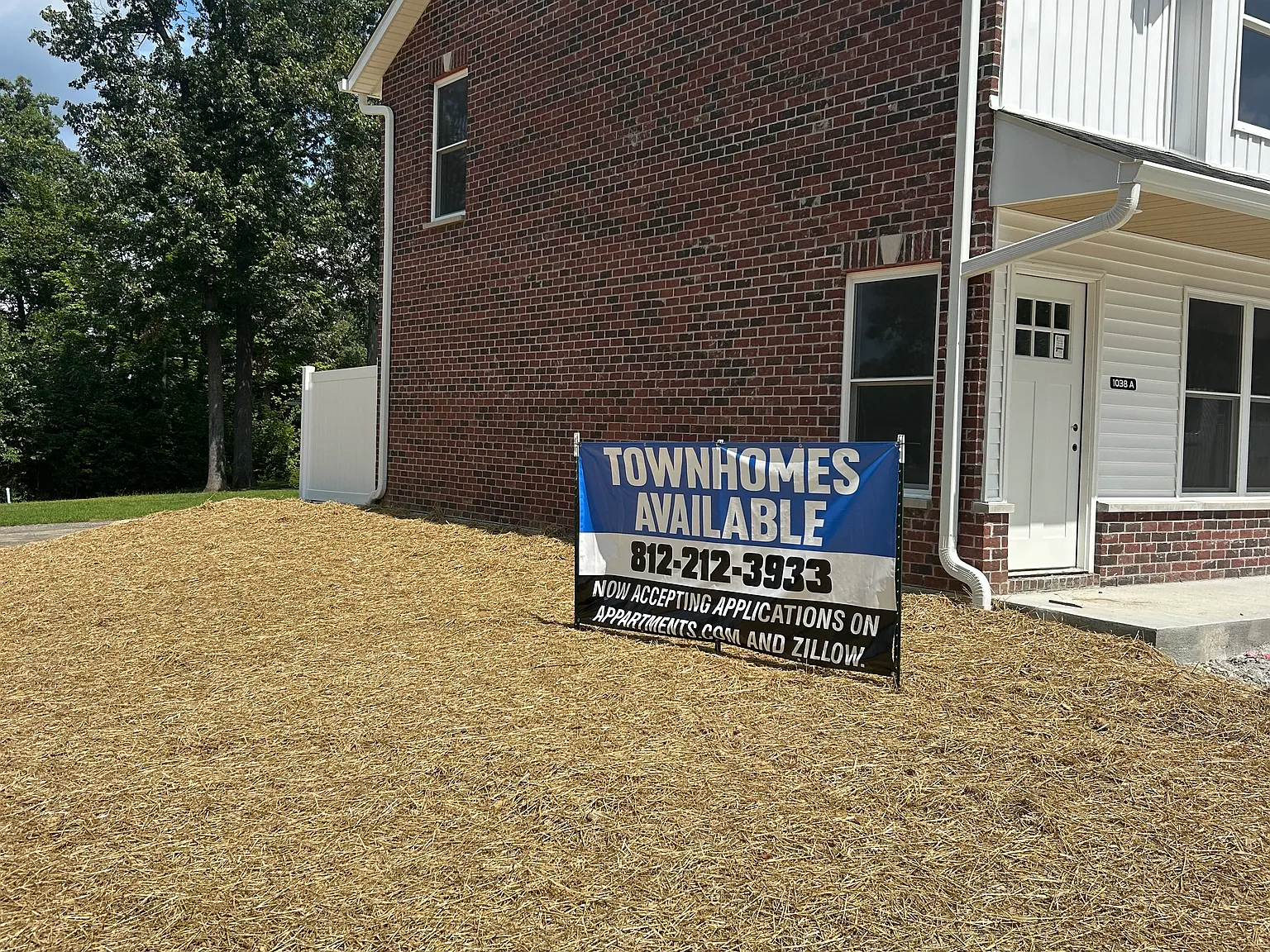 2 bed, 1.5 bath, 1000 sqft, $1,300 — Photo 3