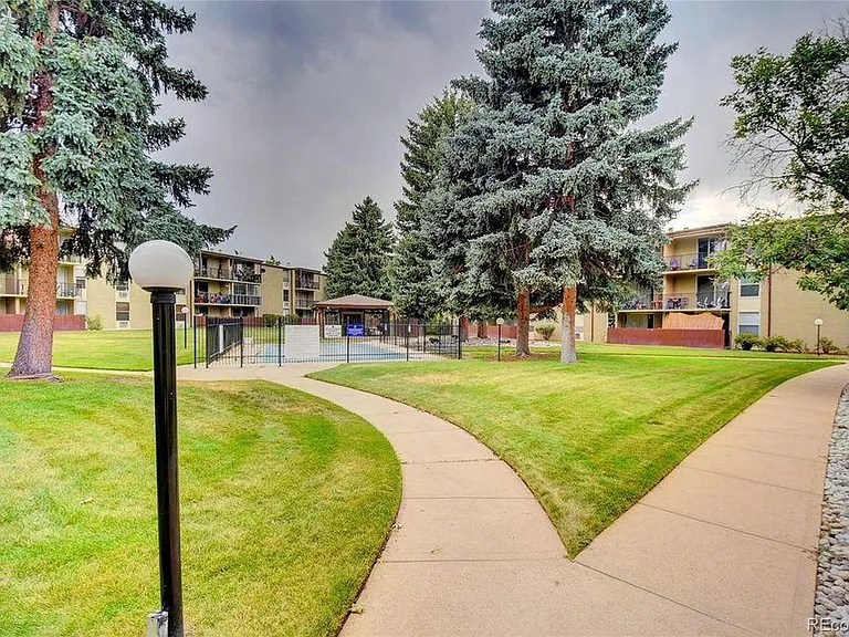 2281 S Vaughn Way #204A — Photo 4