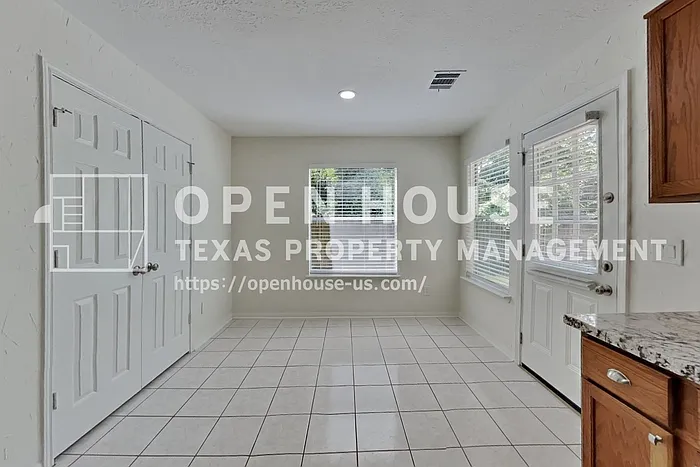 1611 Sterling Village Dr — Photo 5