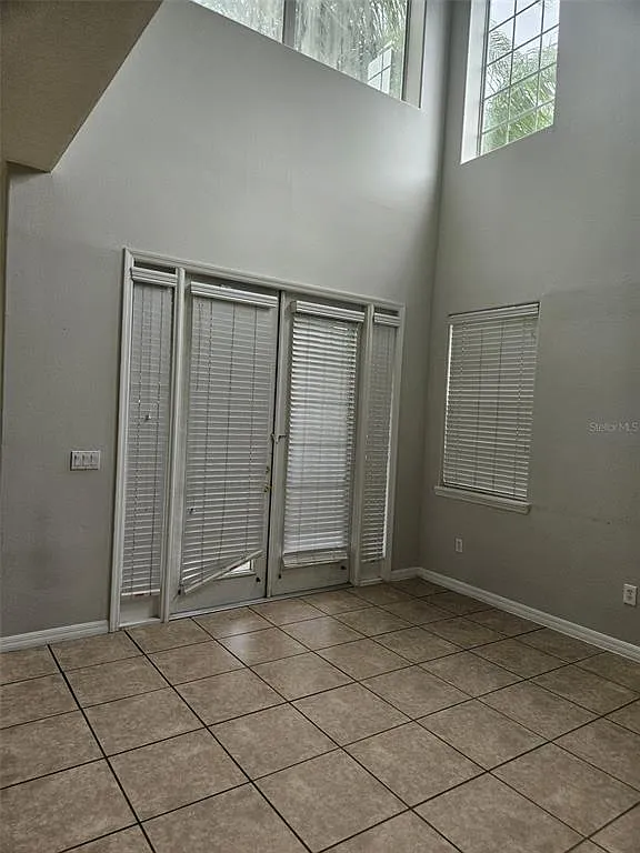 3 bed, 2.5 bath, 1978 sqft, $2,350 — Photo 4
