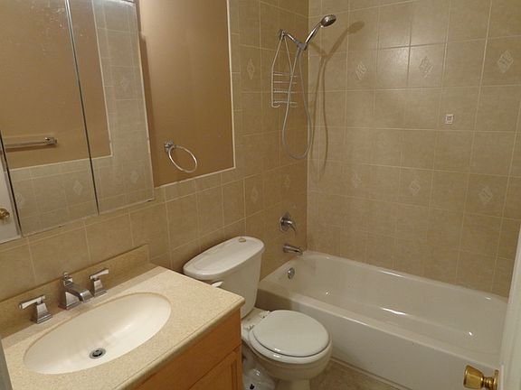 5th image of 452 E Spruce Dr APT 3A