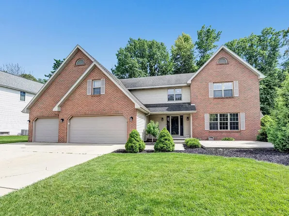 2752 Woodland Hills Ct, Green Bay, WI 54311