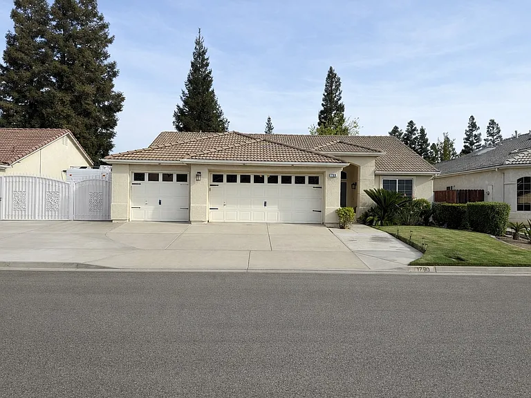 1790 E Chelsea Dr — Photo 1