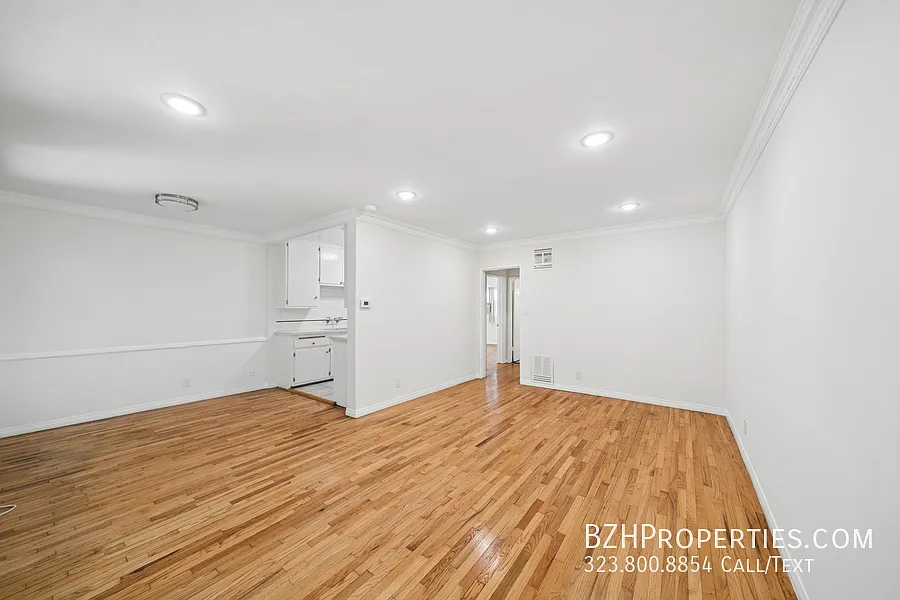 1 Bedroom in the Heart of West Hollywood with Pool Access — Photo 4