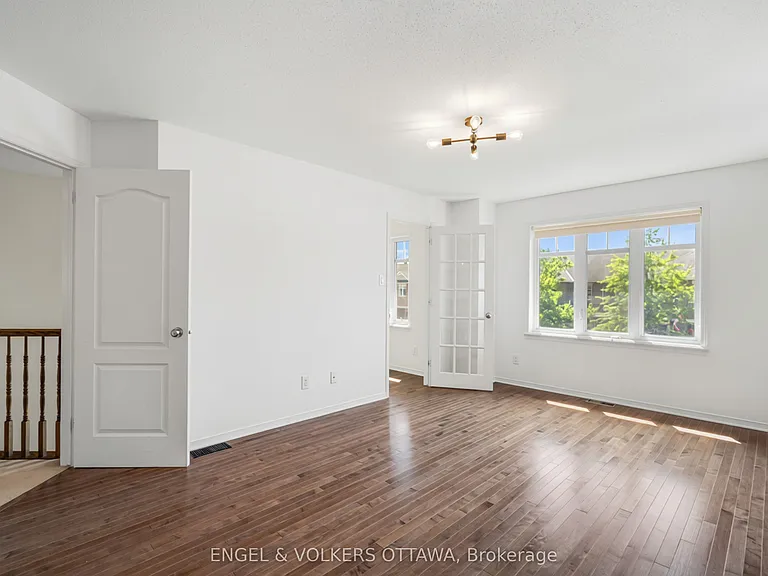 729 Nakina Way — Photo 26