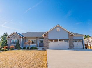 575 Country View Ln, Lake Mills, WI 53551