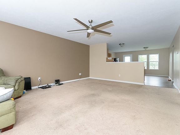 3rd image of 1723 Grovenberg Ct