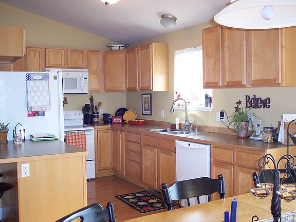 Sunny Kitchen - Ample Storage