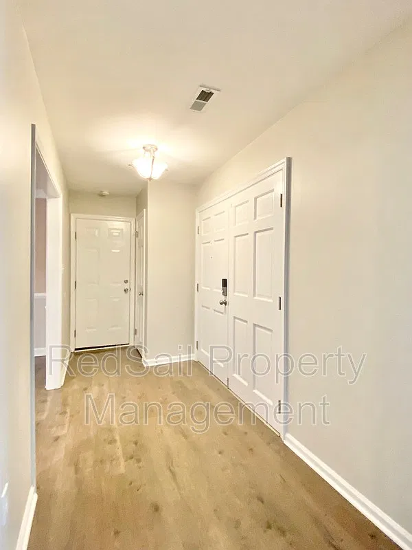 3 bed, 2.0 bath, 1600 sqft, $2,295 — Photo 4
