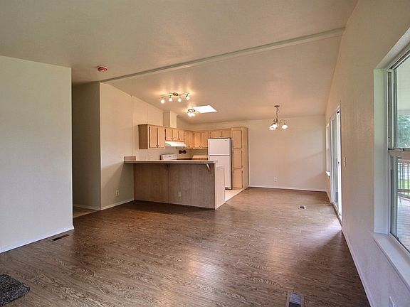 5th image of 15820 78th Avenue Ct E #136