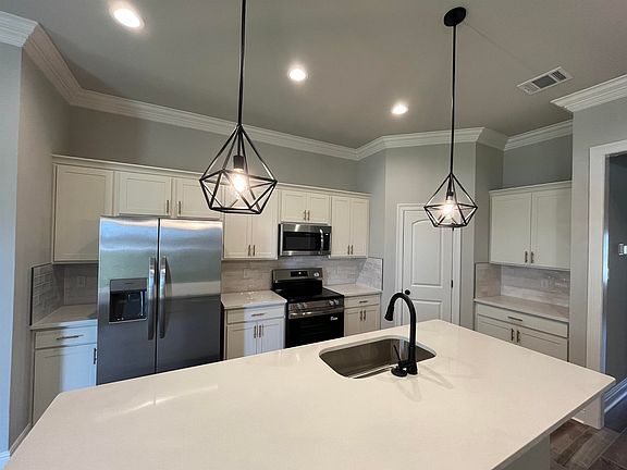 3rd image of 4528 Green Wood Way