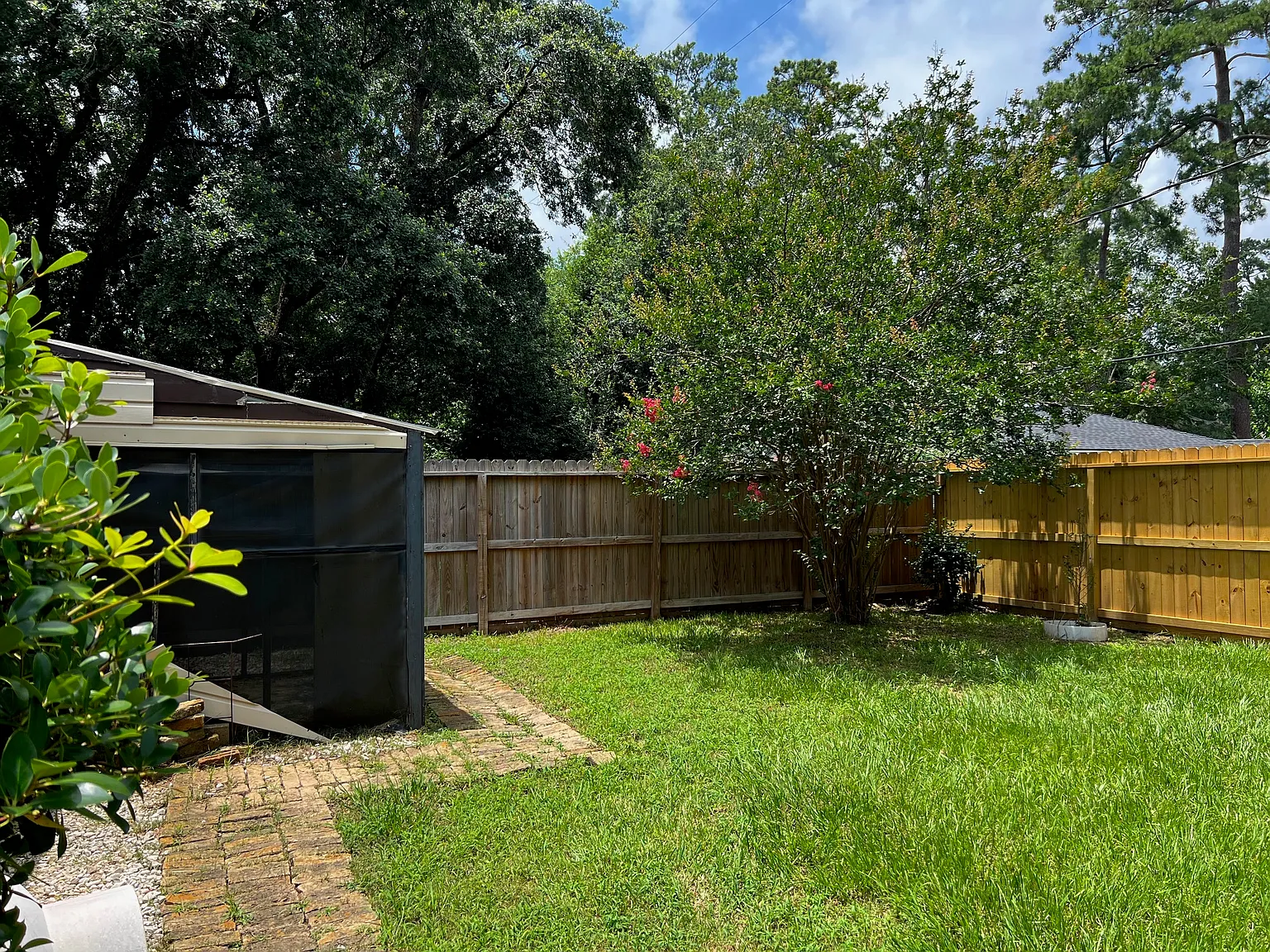 4 bed, 2.5 bath, 2516 sqft, $1,999 — Photo 4