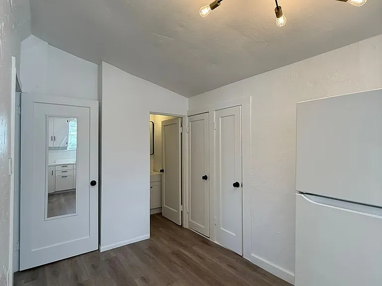 239 N Warren Ave — Photo 92