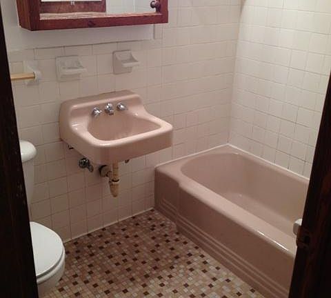 3rd image of 461 Lynnhurst Ave W APT 2