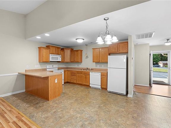 5th image of 402 Pinefield Pl