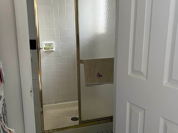 4th image of 352 E 9th St APT 2