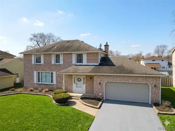141 Patton Pl, Williamsville, NY 14221