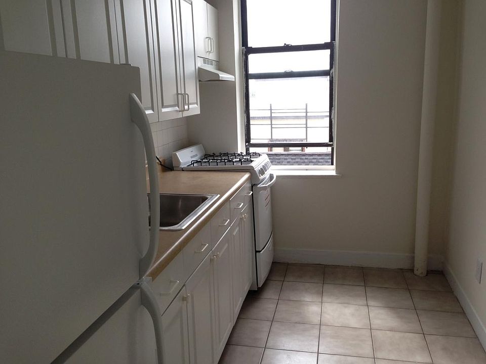 2nd image of 14208 Cherry Ave