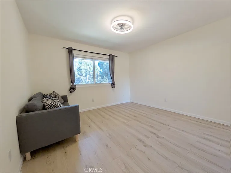 660 E Workman St — Photo 23