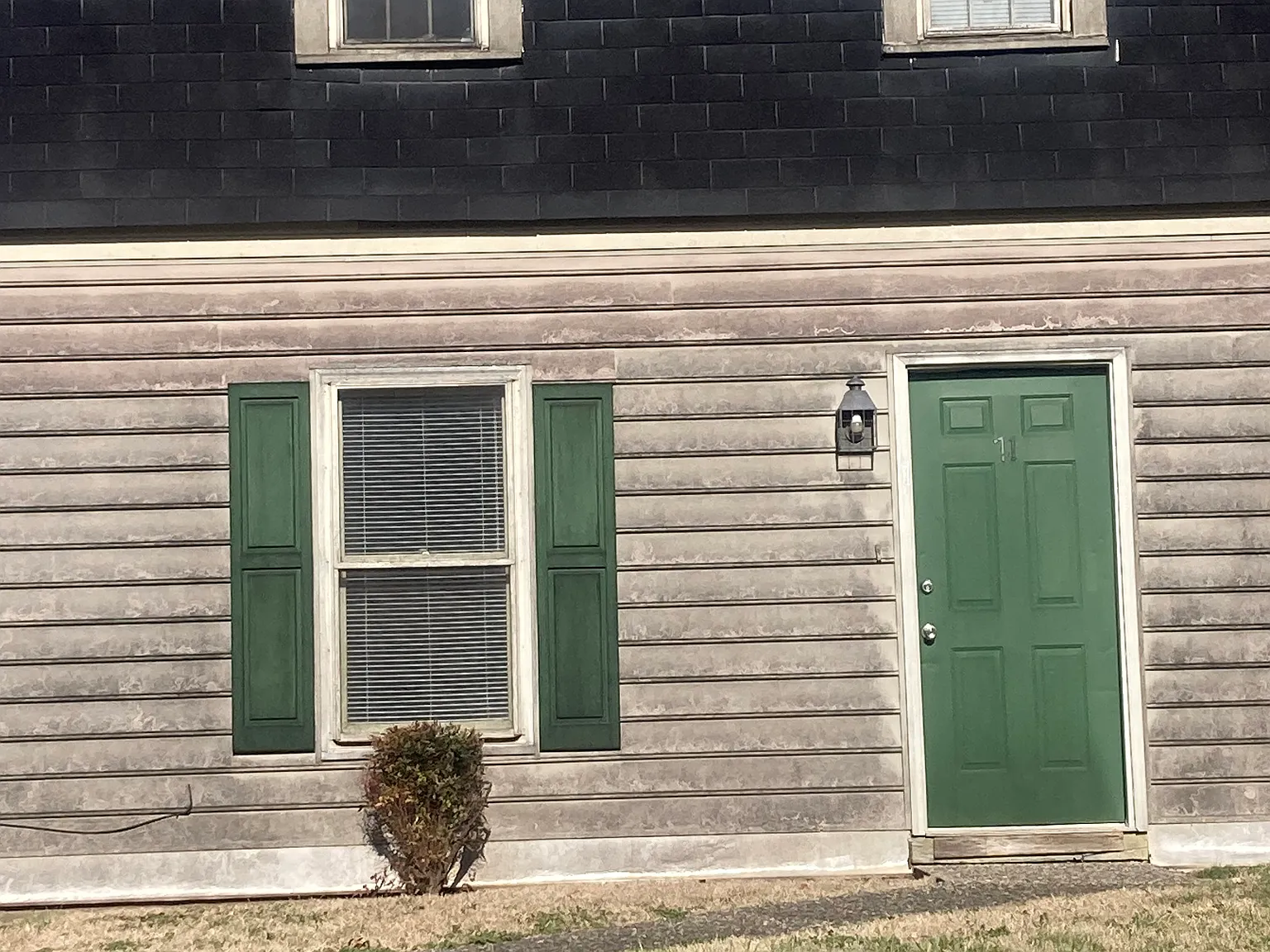 2 bed, 900 sqft, $975 — Photo 1