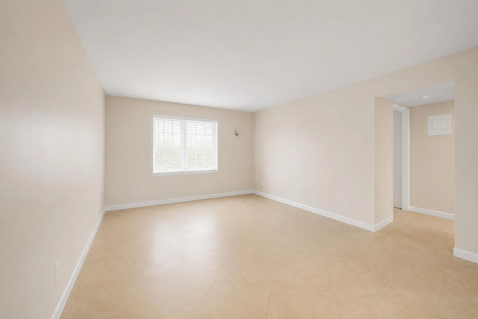 2 bed, 2.0 bath, 950 sqft, $2,100 — Photo 3