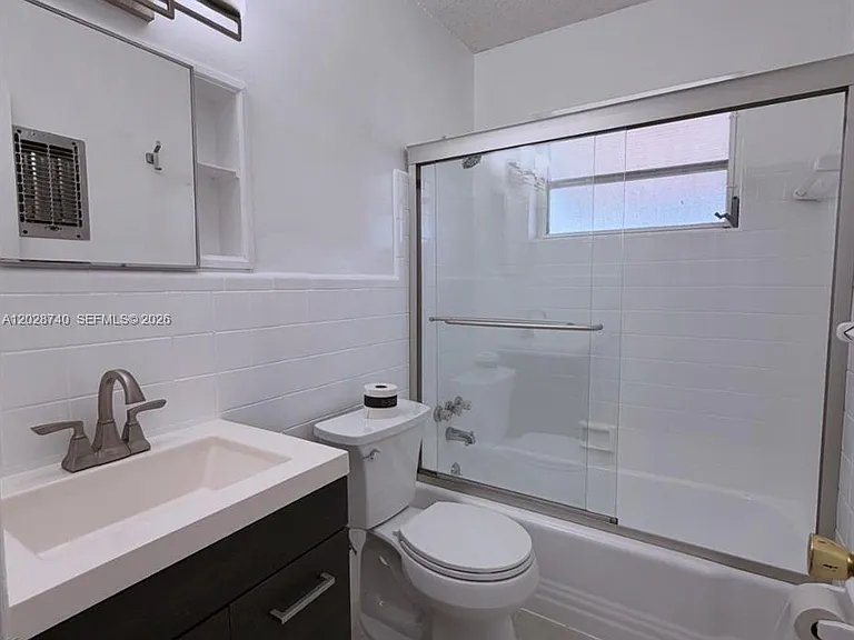 1077 SW 2nd St #2 — Photo 9