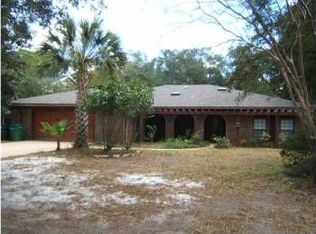 49 Country Club Rd, Shalimar, FL 32579