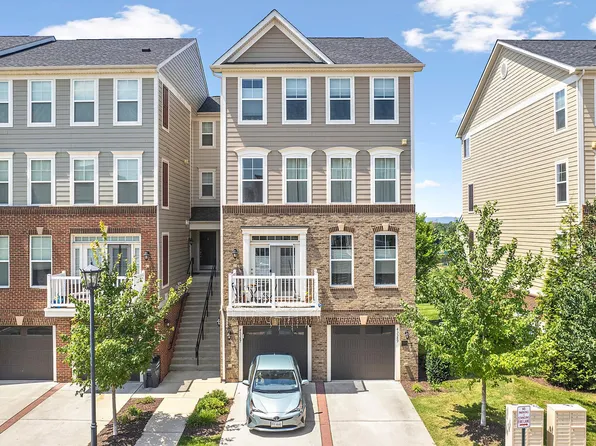 43389 Town Gate Sq, Chantilly, VA 20152