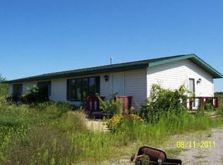 E8374 Prahl Rd, New London, WI 54961