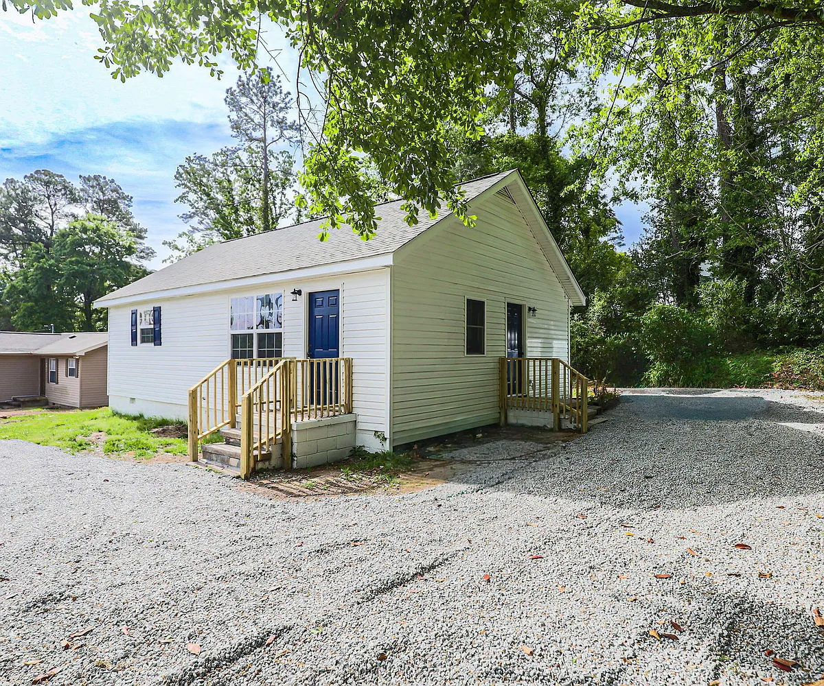 Building Photo - 2438 Lumpkin Rd