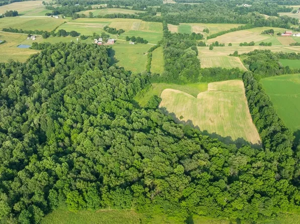 Foxfield St SW, Navarre, OH 44662