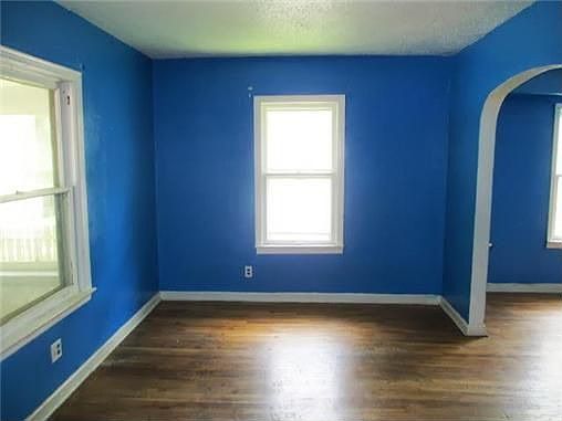 4th image of 370 N Chelsea Ave