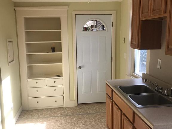 4th image of 1620 Main St #4