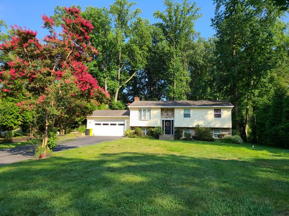 1143 Valley Dr