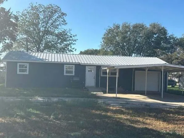 300 Western Cir, Dimmitt, TX 79027