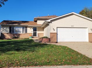 607 Redbud Ln, Lowell, IN 46356