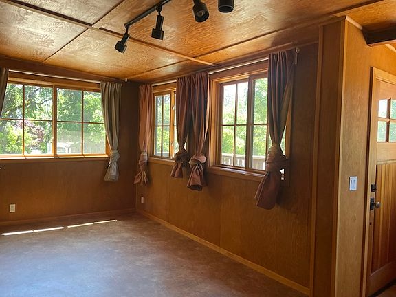 Room with closet, off main room