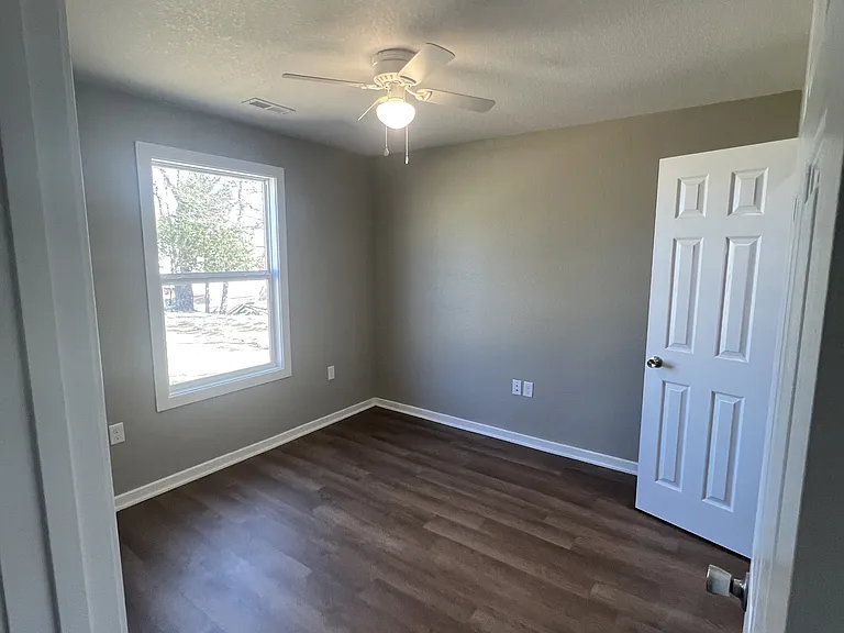 405 Jefferson St #B — Photo 11