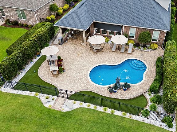 2nd image of 835 Cipriana Dr.