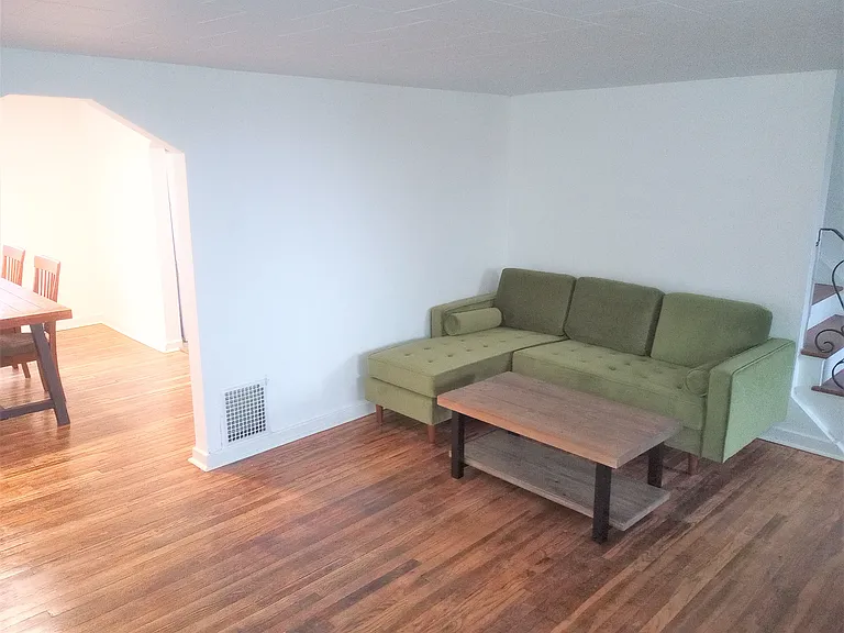 428 Connor St — Photo 3