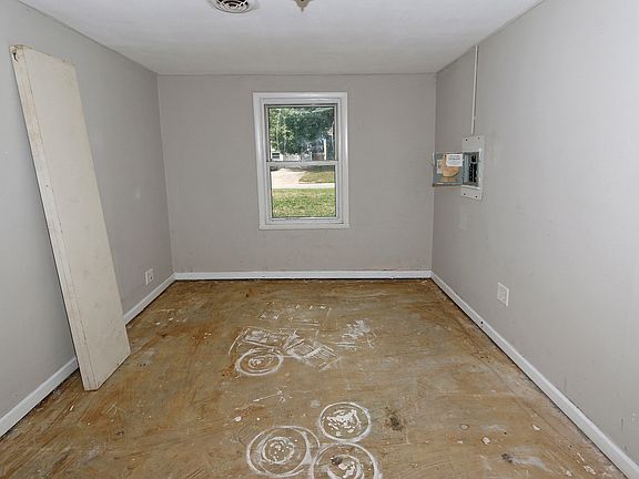 4th image of 260 S Harvey Ave