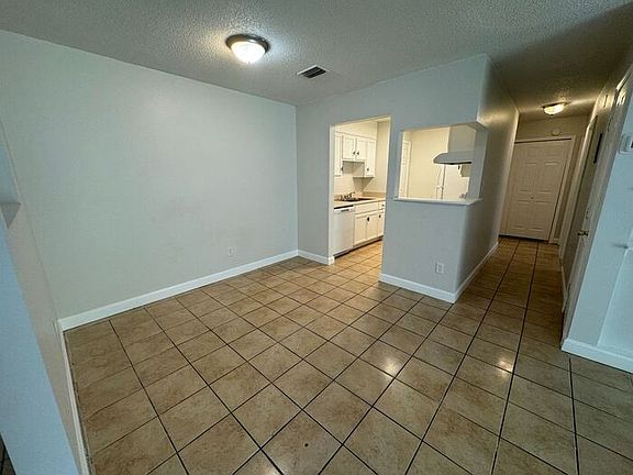 4th image of 1600 Green Briar Pkwy APT B