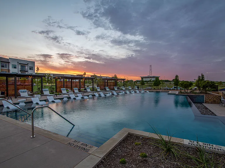 The James at Canyon Creek — Photo 32