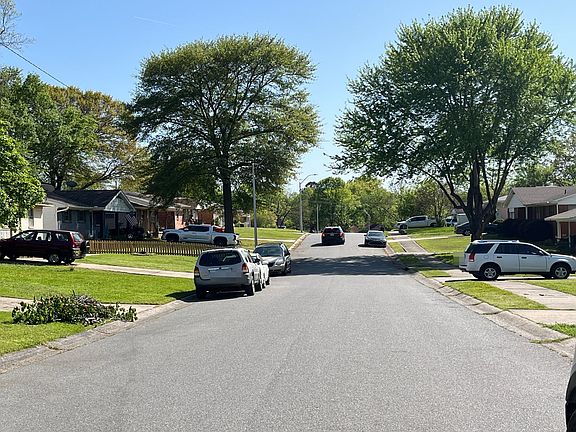 4th image of 3924 Emerson Dr