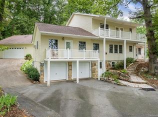 43 Bridgette Loop Rd, Hendersonville, NC 28791