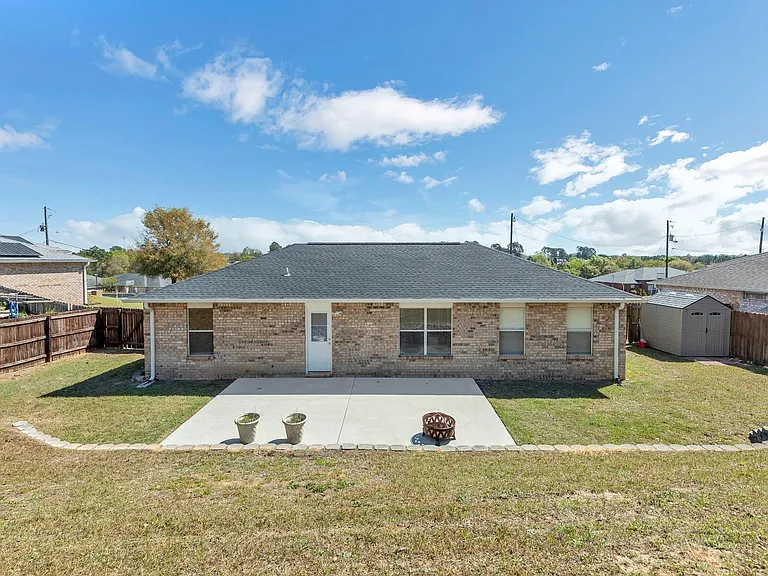 221 Trish Dr — Photo 27