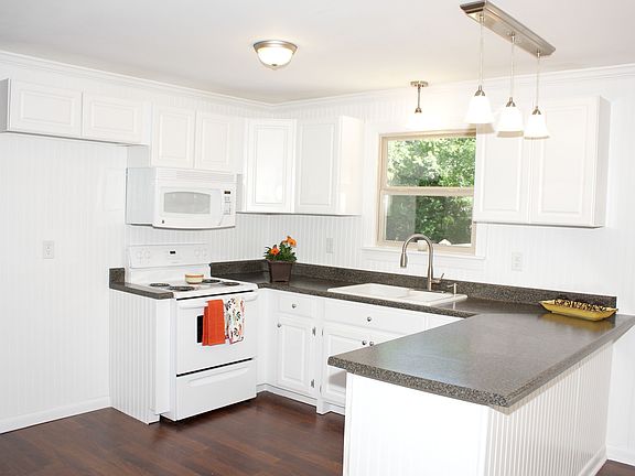 Large open kitchen/new appliances