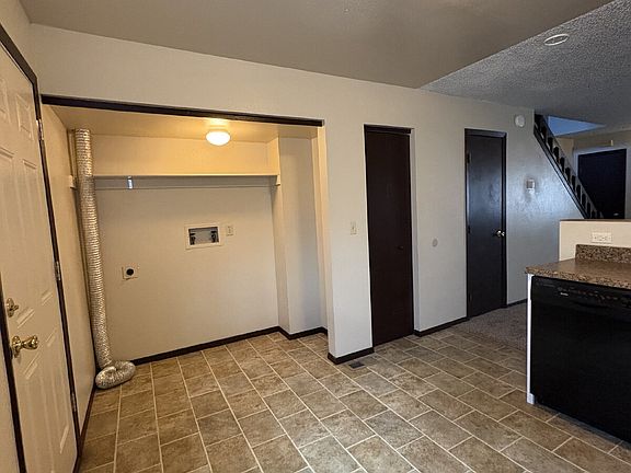 4th image of 1962 Mineola St Unit C